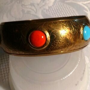 Fashion goldtone bangle bracelet